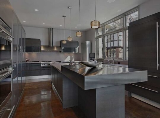 شقة فاخرة للبيع بثلاث غرف نوم في موقع مميز