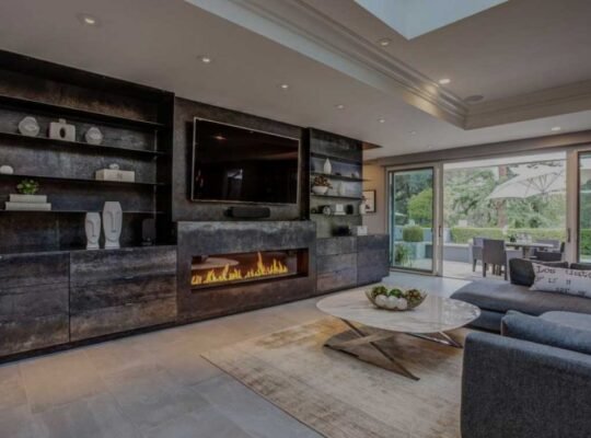 شقة فاخرة للبيع بثلاث غرف نوم في موقع مميز