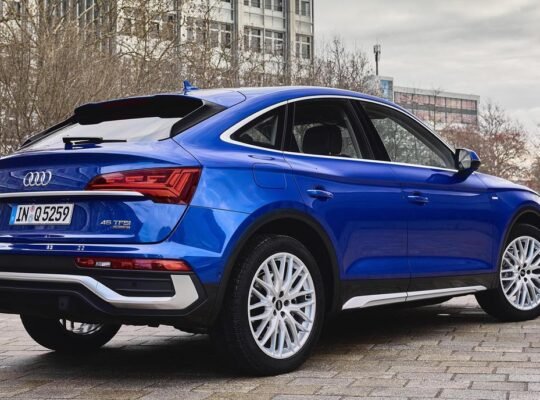 سيارة Audi Q5 SUV فاخرة للبيع، الفخامة والأداء والراحة!